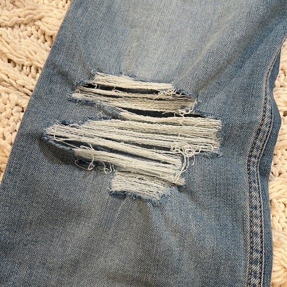 NWOT! Hollister Light Denim Wash Flare Jeans - Picture 5 of 6